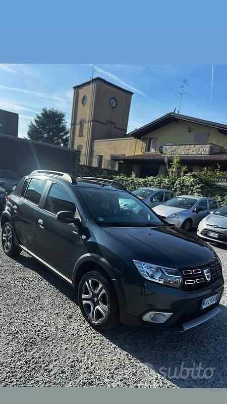 Verde Usata 2019 Dacia Sandero Tre volumi | 8300 € (Buon prezzo) - Immagine 1/4