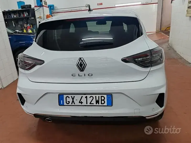 Usata Renault Clio V Techno 91 CV (66 kW) 2024 Bianco Berlina
