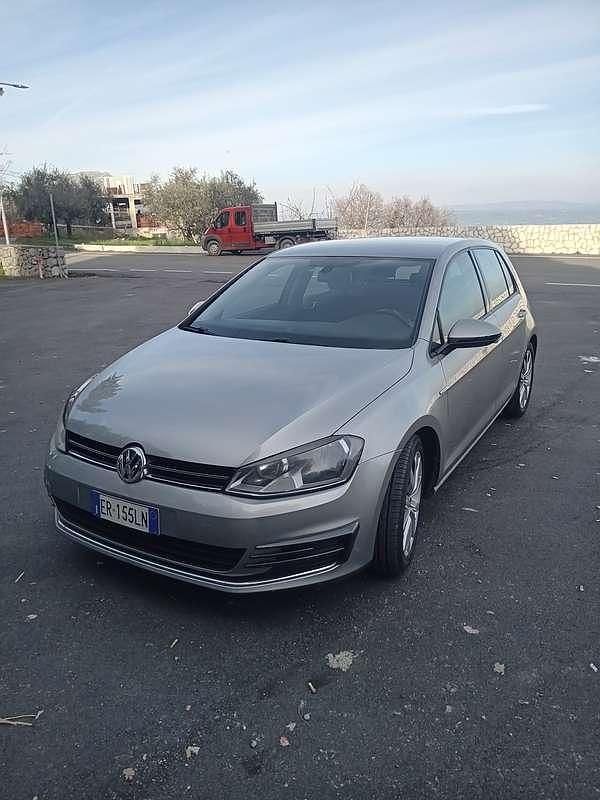 Usata VW Golf VII Highline 105 CV (77 kW) 2013 Berlina