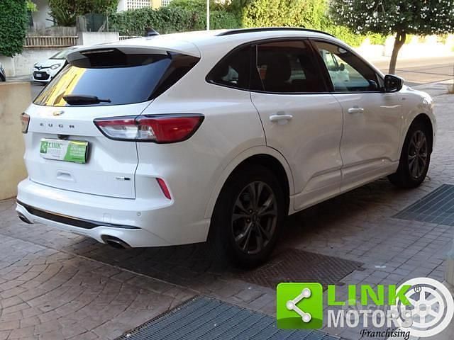 Usata Ford Kuga 150 CV (110 kW) 2022 Bianco SUV