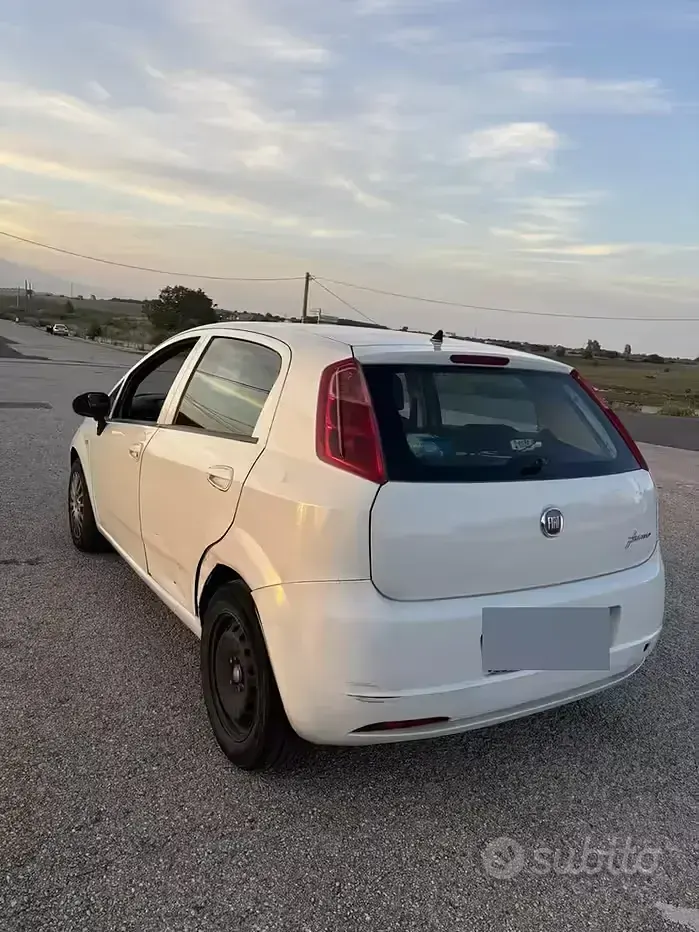 Occasion Fiat Grande Punto 69 ch (50 kW) 2011 Blanc Citadine