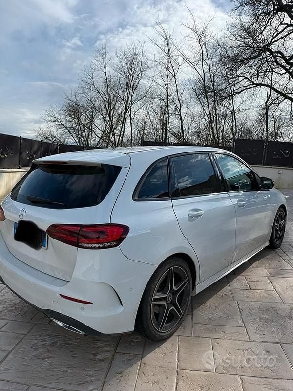 Usata Mercedes B180 Premium 136 CV (100 kW) 2022 Bianco Monovolume