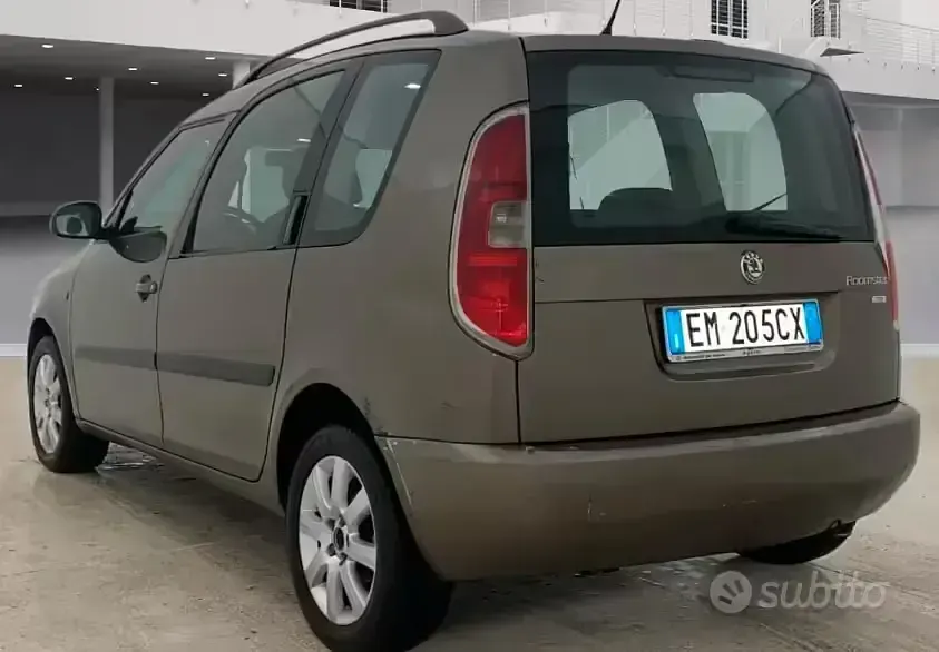 Usata Skoda Roomster Active 75 CV (55 kW) 2012 Marrone Monovolume