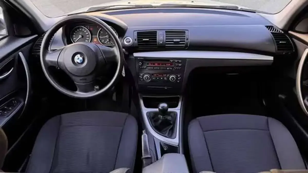 Usata BMW 116 122 CV (89 kW) 2009 Bianco Utilitaria
