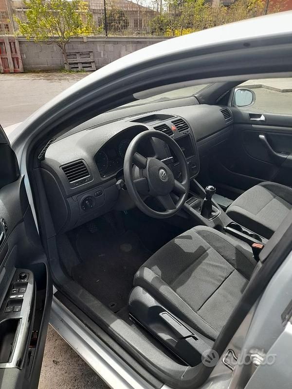 Usata VW Golf IV 105 CV (77 kW) 2004 Grigio Berlina
