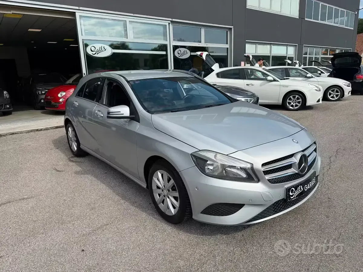 Usata Mercedes A180 122 CV (89 kW) 2013 Grigio Utilitaria