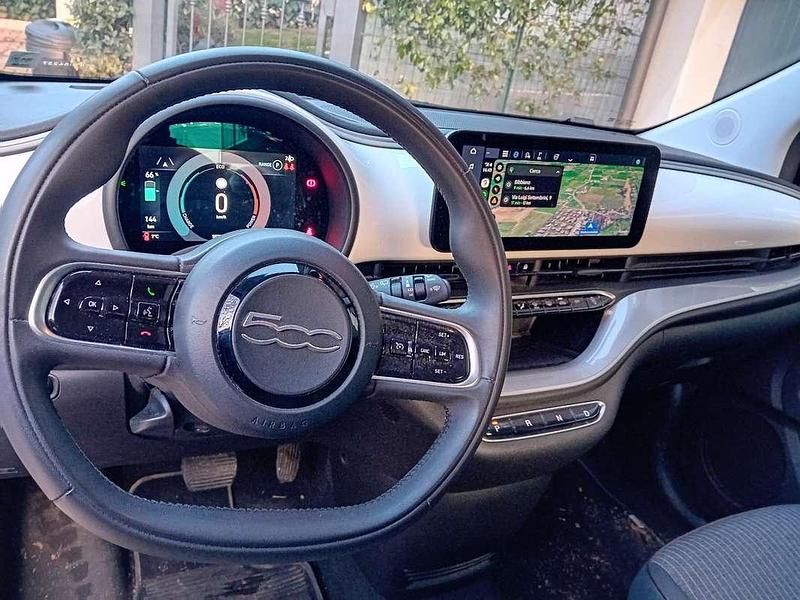 Usata Fiat 500e Icon 42 kW (58 CV) 2022 Bianco Utilitaria