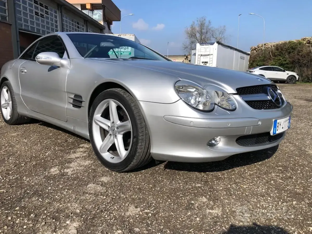 Begagnad Mercedes SL500 306 HK (225 kW) 2002 Grå Cab