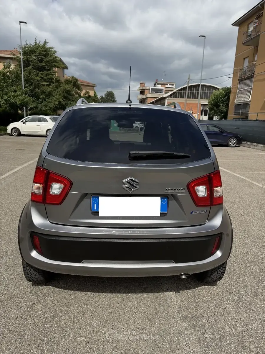 Usata Suzuki Ignis 90 CV (66 kW) 2020 Argento SUV