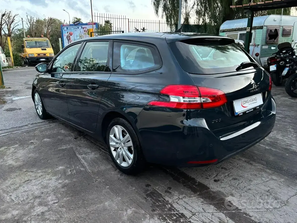 Usata Peugeot 308 120 CV (88 kW) 2017 Nero Station wagon