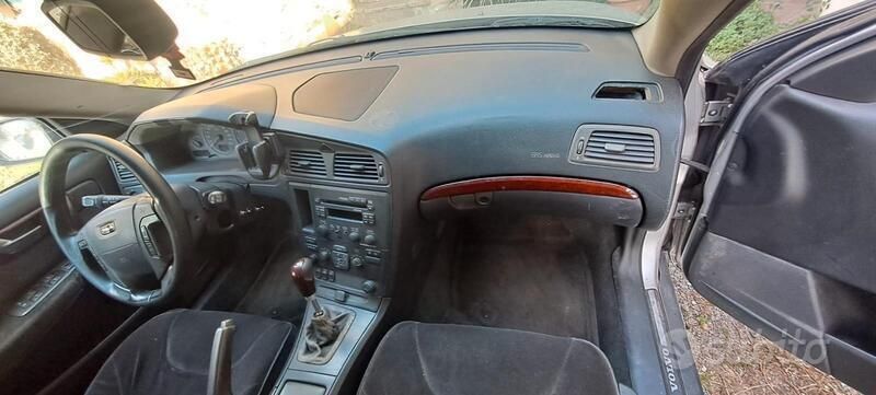 Usata Volvo V70 140 CV (102 kW) 2000 Grigio Station wagon