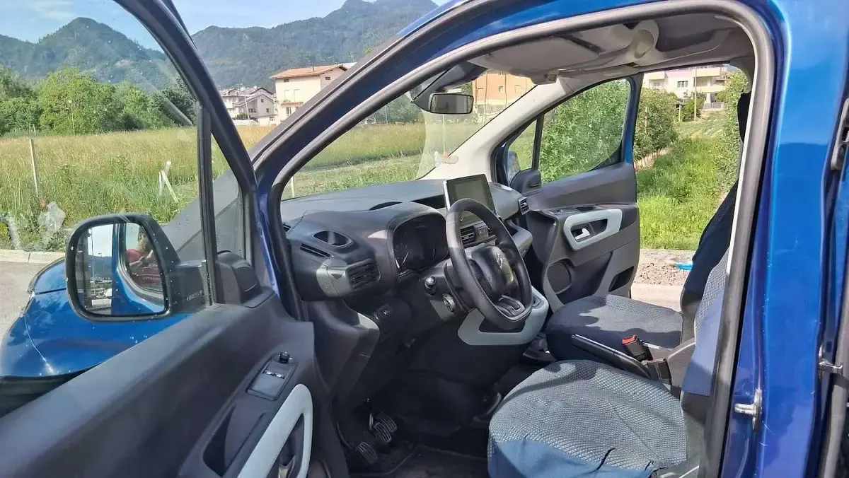Usata Citroën e-Berlingo Live 102 CV (75 kW) 2019 Blu/azzurro Monovolume