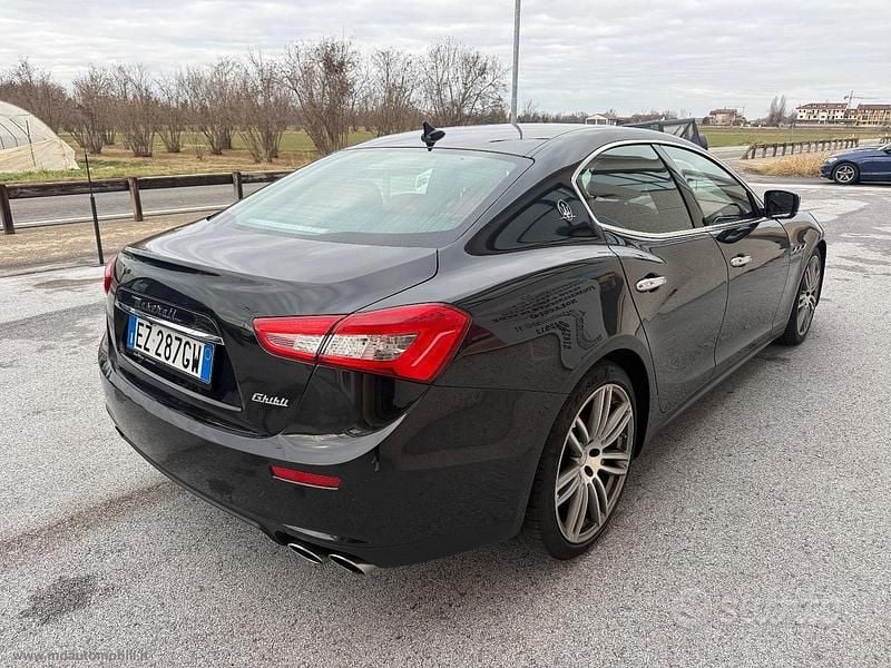 Begagnad Maserati Ghibli 275 HK (202 kW) 2015 Svart Sedan