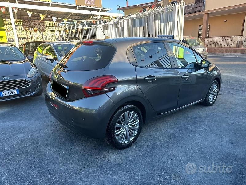 Usata Peugeot 208 Allure 75 CV (55 kW) 2018 Grigio Utilitaria