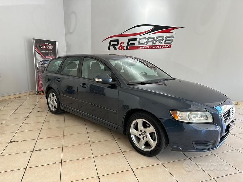 Blu Usata 2010 Volvo V50 R-Design Station wagon | 2990 € (Ottimo prezzo) - Immagine 1/4