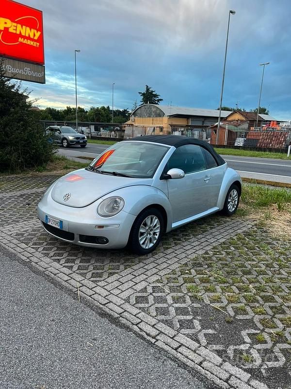 Usata VW New Beetle 105 CV (77 kW) 2008 Grigio Utilitaria