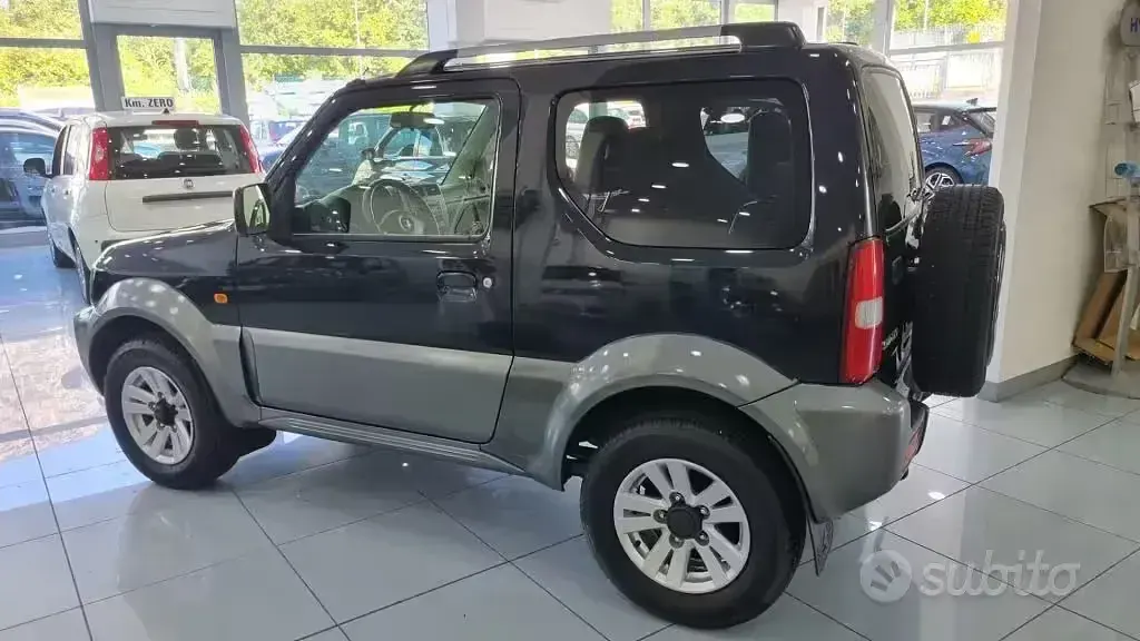 Usata Suzuki Jimny 84 CV (61 kW) 2012 Nero SUV