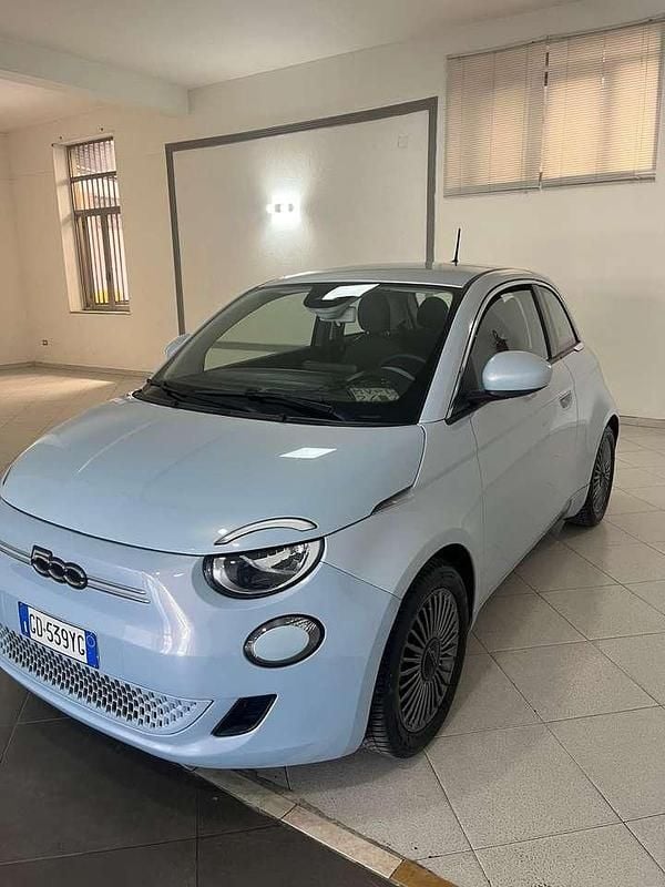 Usata Fiat 500e Icon 42 kW (58 CV) 2020 Azzurro Utilitaria