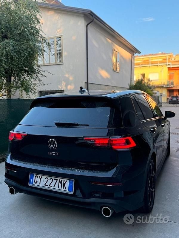 Usata VW Golf VIII GTI 265 CV (194 kW) 2025 Nero Utilitaria