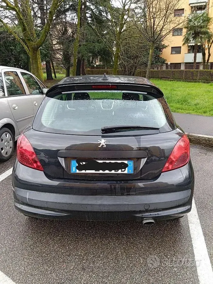 Käytetty Peugeot 207 2008 Coupe - kaksiovinen