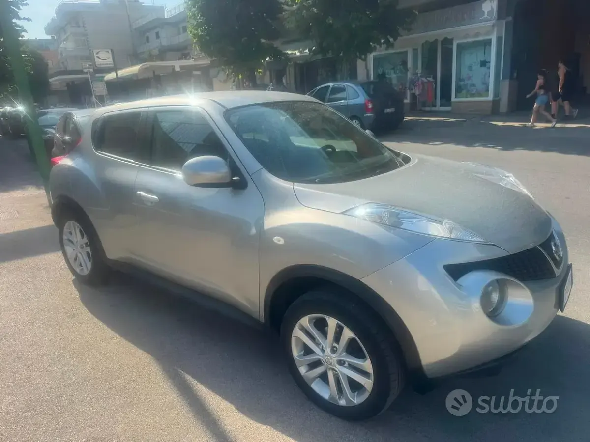 Usata Nissan Juke Tekna 117 CV (86 kW) 2011 Grigio SUV
