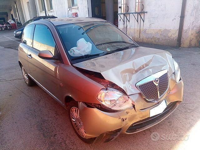 Usata Lancia Ypsilon 90 CV (66 kW) 2007 Giallo Utilitaria