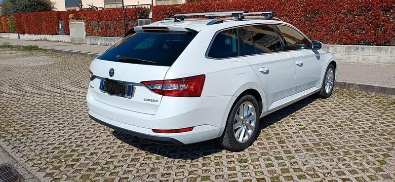 Usata Skoda Superb Executive 150 CV (110 kW) 2018 Bianco Station wagon