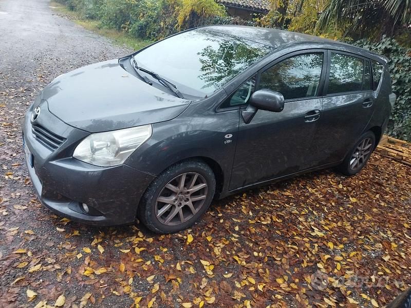 Usata Toyota Verso 150 CV (110 kW) 2010 Grigio Monovolume