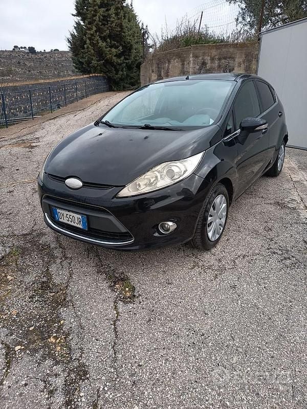 Usata Ford Fiesta 70 CV (51 kW) 2010 Nero Utilitaria