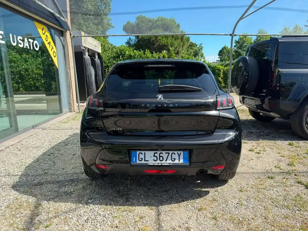 Usata Peugeot 208 Allure 75 CV (55 kW) 2022 Nero Utilitaria