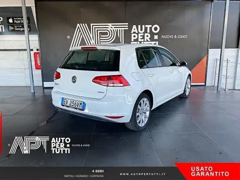 Usata VW Golf VII Trendline 105 CV (77 kW) 2014 Bianco Utilitaria