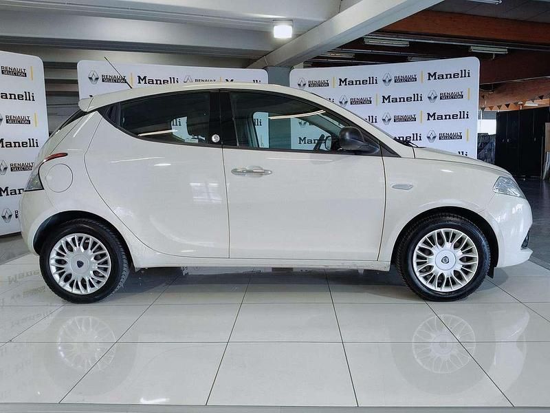 Usata Lancia Ypsilon Gold 69 CV (50 kW) 2016 Bianco Utilitaria