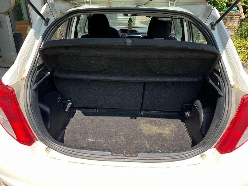 Usata Toyota Yaris Active 69 CV (50 kW) 2012 Bianco Utilitaria