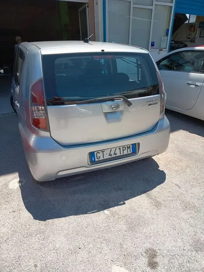 Usata Daihatsu Sirion 91 CV (66 kW) 2009 Grigio Utilitaria