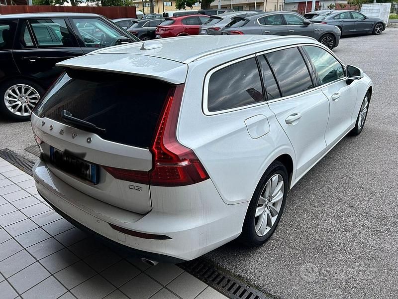 Usata Volvo V60 163 CV (119 kW) 2020 Bianco Station wagon