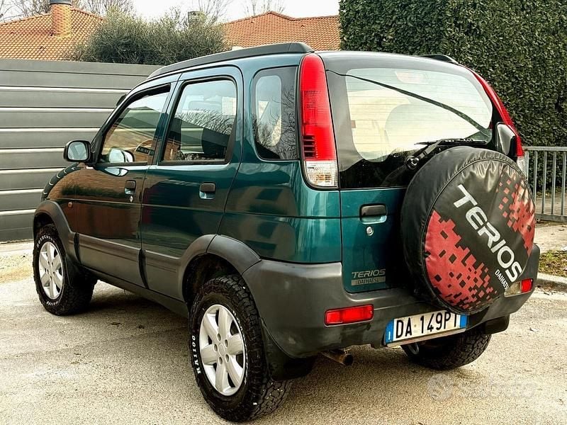 Usata Daihatsu Terios 86 CV (63 kW) 2006 Verde SUV