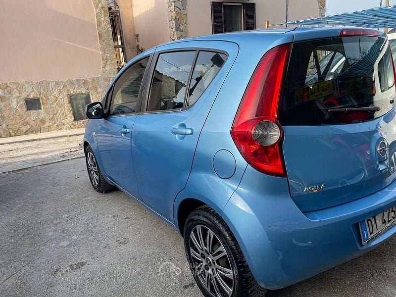 Usata Opel Agila 65 CV (47 kW) 2009 Blu Utilitaria