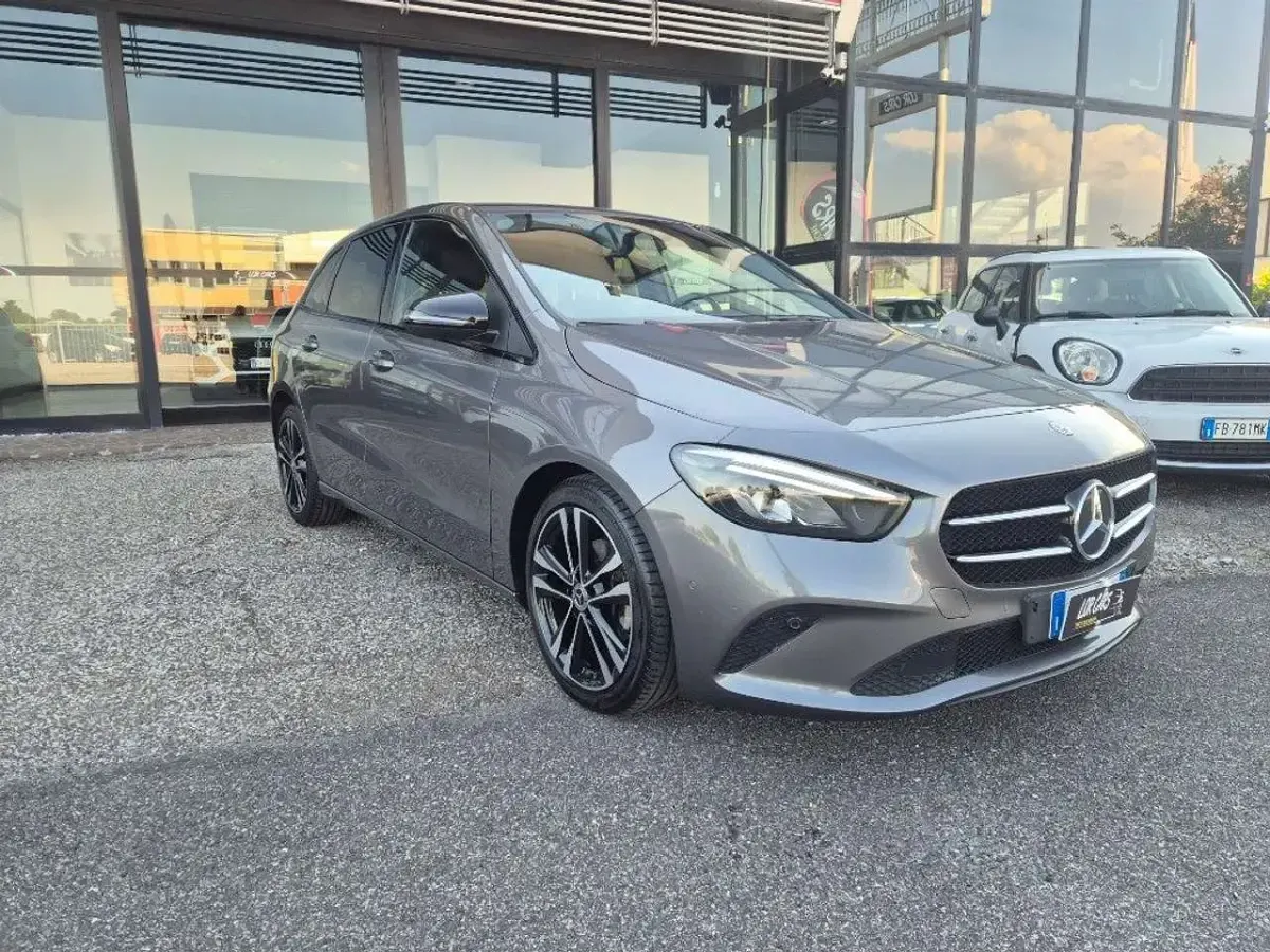 Usata Mercedes B180 116 CV (85 kW) 2020 Grigio Utilitaria
