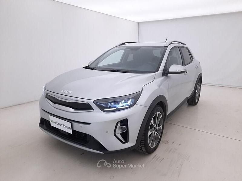 Używany Kia Stonic 120 KM (88 kW) 2023 Srebrny SUV