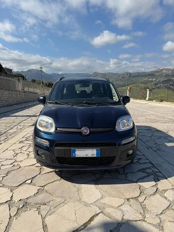 Usata Fiat Panda Lounge 75 CV (55 kW) 2014 Blu Utilitaria