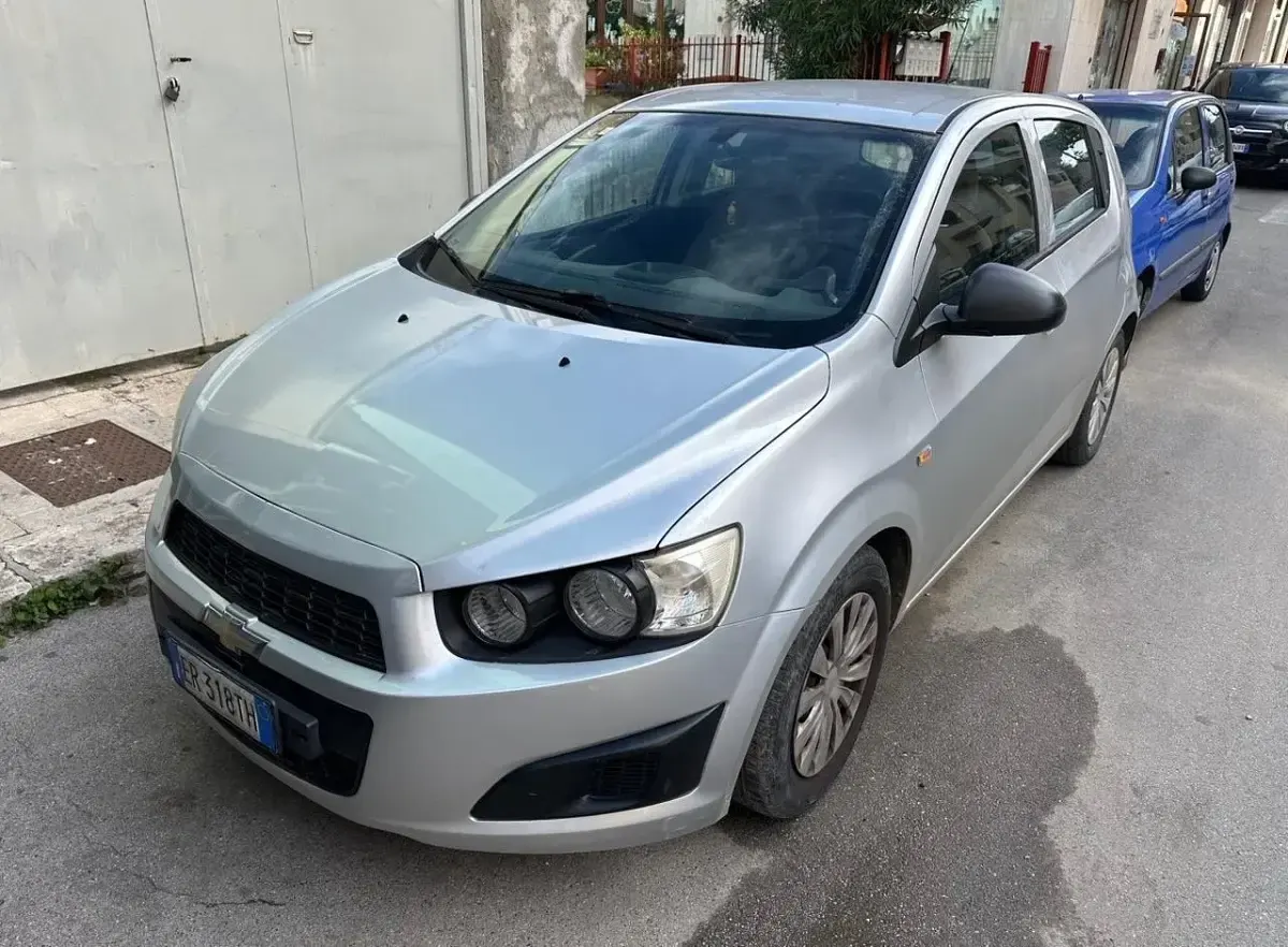 Usata Chevrolet Aveo 84 CV (61 kW) 2013 Argento Berlina