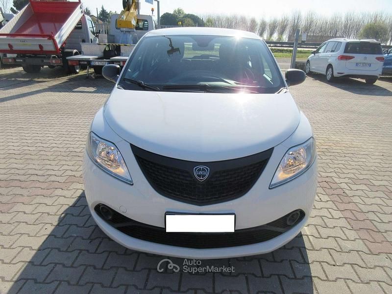 Usata Lancia Ypsilon Silver 69 CV (50 kW) 2021 Bianco Utilitaria
