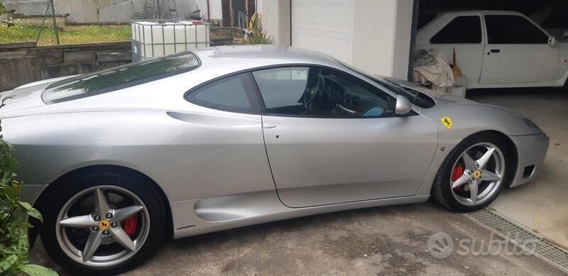 Usata Ferrari 360 400 CV (294 kW) 2004 Argento Coupé