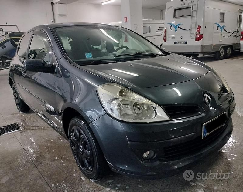 Usata 2009 Renault Clio II Utilitaria | 2400 € (Ottimo prezzo) - Immagine 1/4