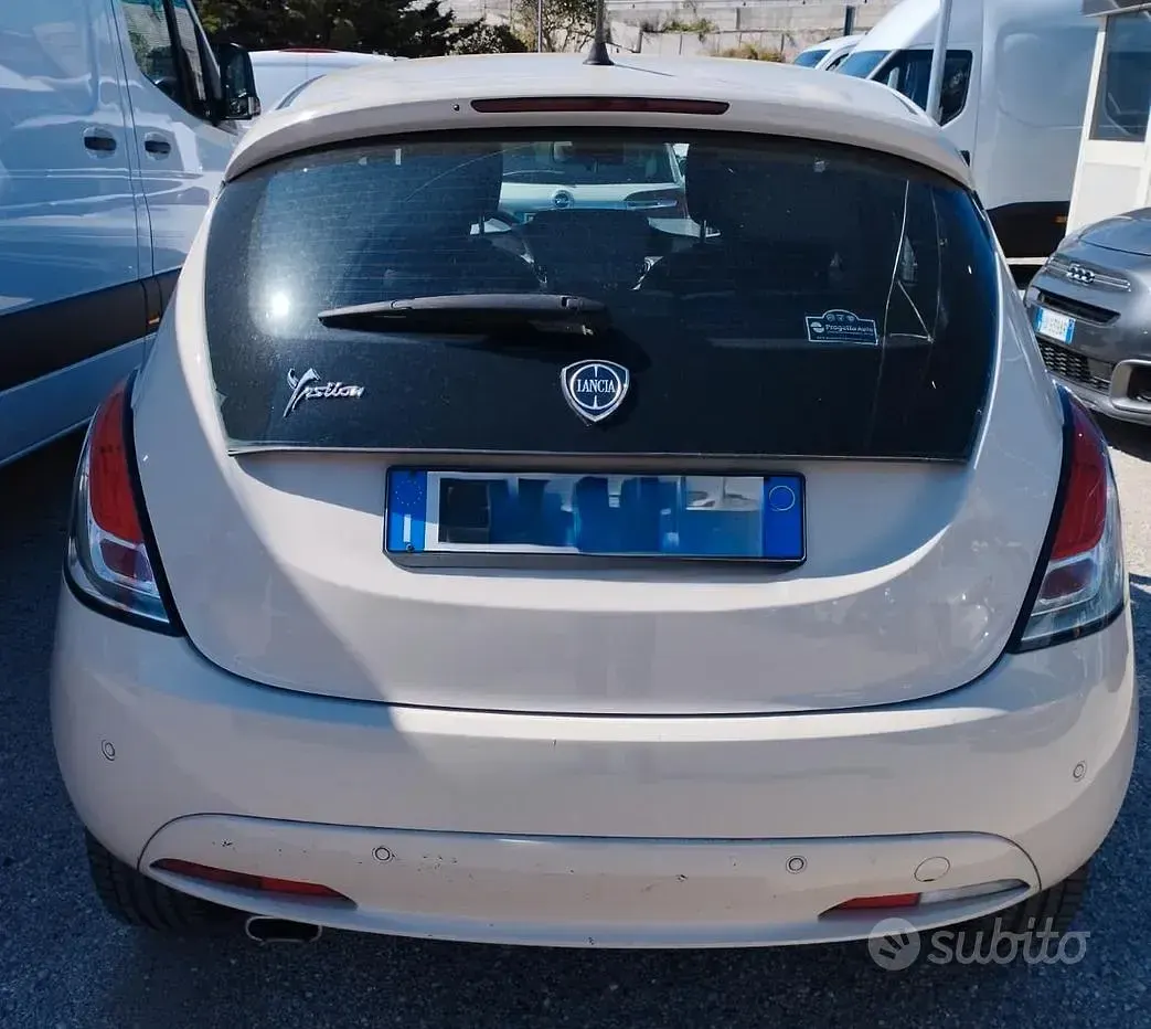Usata Lancia Ypsilon Silver 69 CV (50 kW) 2016 Beige Utilitaria