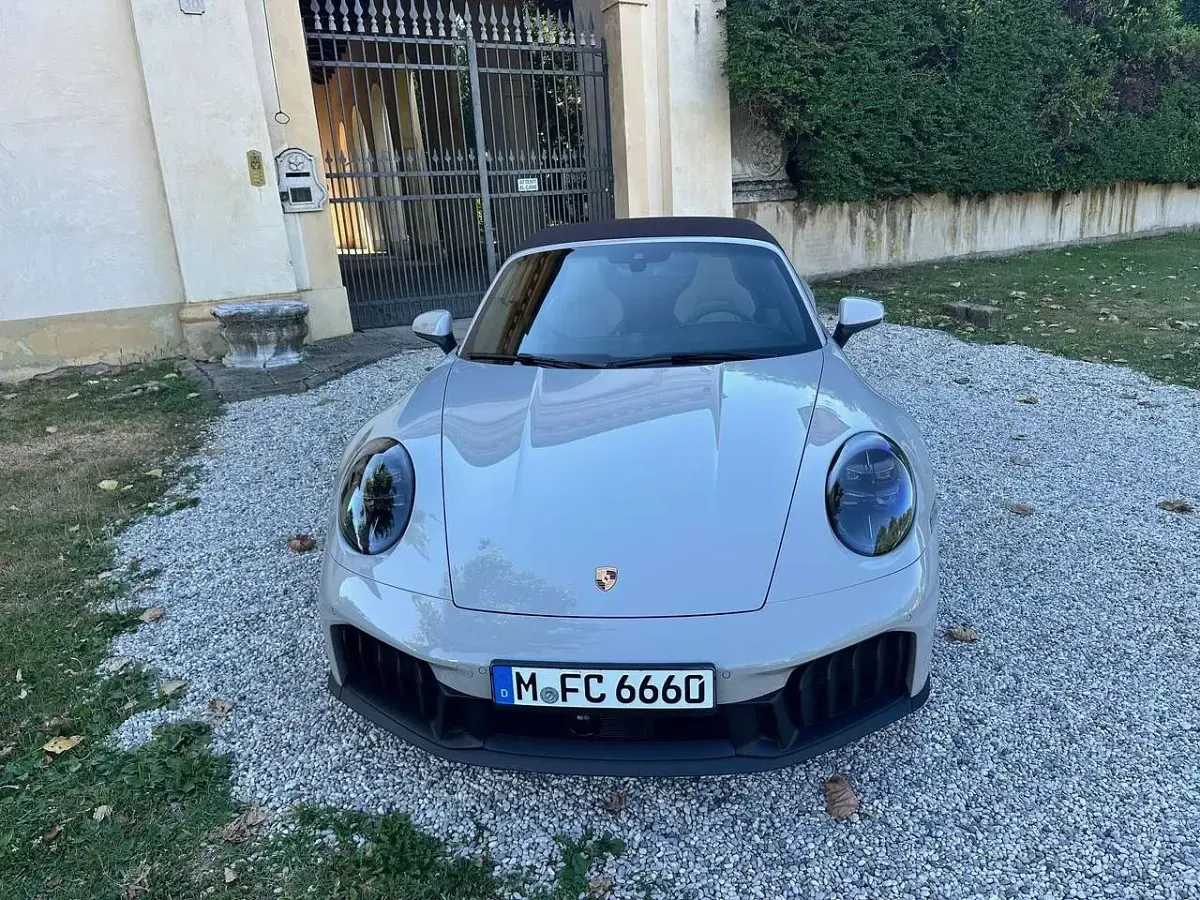 Usata Porsche 992 541 CV (397 kW) 2025 Bianco Cabrio