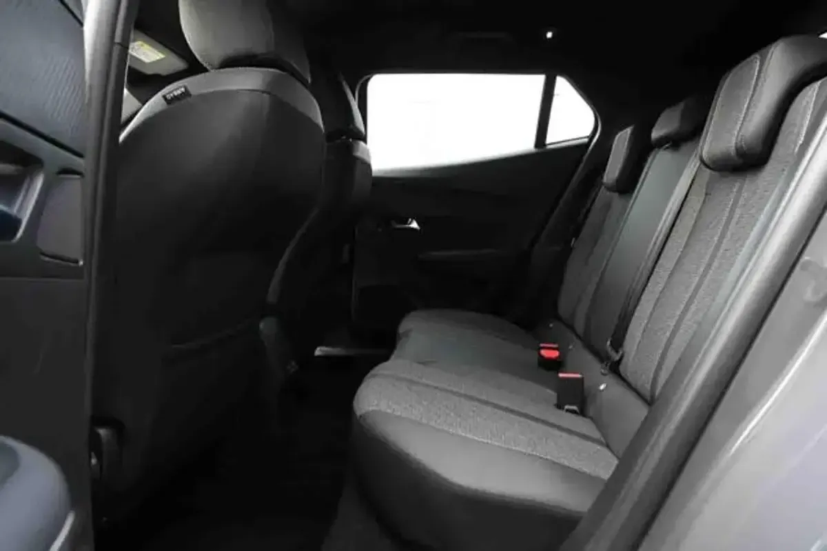 Usata Peugeot 2008 Allure 101 CV (74 kW) 2025 Blu SUV