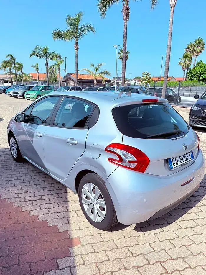 Usata Peugeot 208 68 CV (50 kW) 2012 Grigio Utilitaria