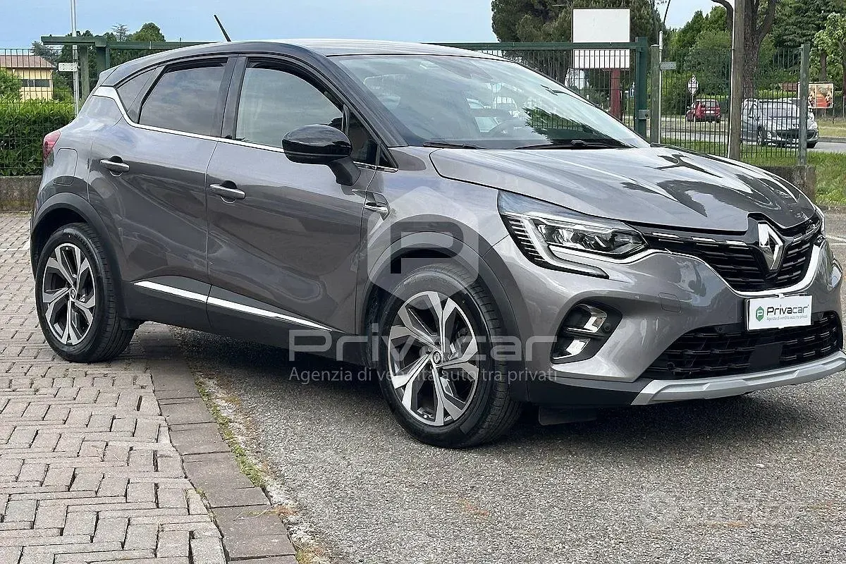 Usata Renault Captur Intens 159 CV (116 kW) 2022 Grigio SUV