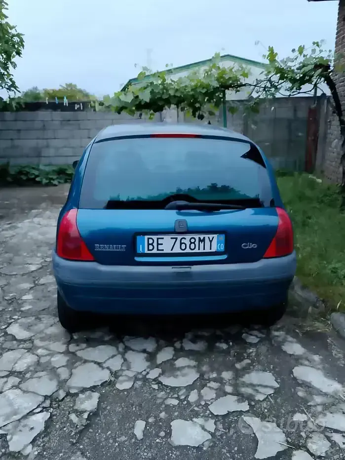 Usata Renault Clio 58 CV (42 kW) 1999 Bluazzurro Berlina